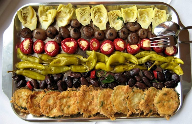 Antipasti - Artischocken | Zwiebel | gefüllter Minipaprika | Pepperoni | Oliven | panierte Zucchini